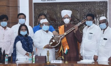 मुख्यमंत्री उद्धव ठाकरे यांना आषाढीच्या महापुजेचे मंदिर समितीकडून निमंत्रण