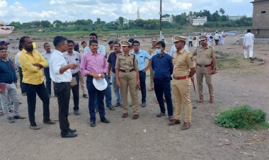 चंद्रभागा नदीवरील जुन्या दगडी पुलाची तत्काळ दुरुस्ती करावी .