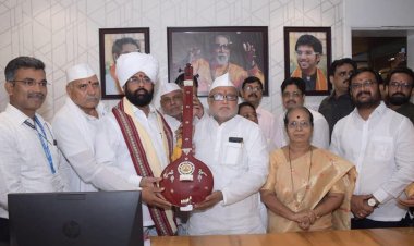 आषाढीच्या महापुजेचे मुख्यमंत्र्यांना निमंत्रण