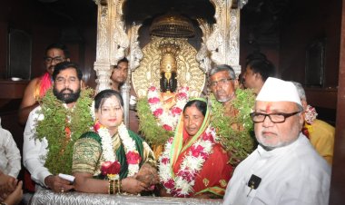 आषाढी एकादशी निमित्त मुख्यमंत्री एकनाथ शिंदे यांच्या हस्तेश्री विठ्ठल-रुक्मिणीची  सपत्नीक महापूजा