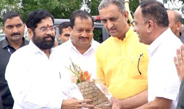 महाराष्ट्राचे मुख्यमंत्री एकनाथ शिंदे यांचे युटोपियन  शुगरचे चेअरमन श्री उमेश परिचारक यांनी  केले स्वागत.