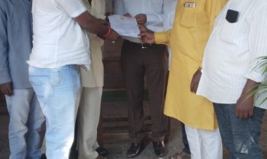 बार्शी तालुक्यातील आवटी जामगाव येथील मातंग समाजातील कुटुंबीयांना नग्न करून मारहाण.