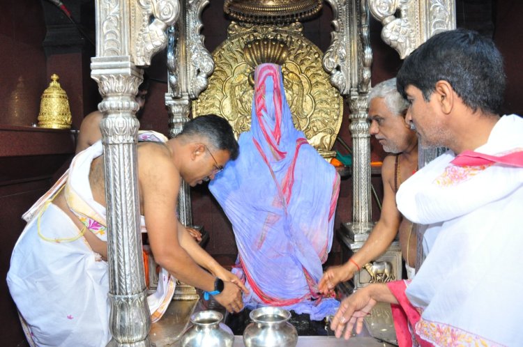  श्री.विठ्ठल रूक्मिणी मातेची प्रक्षाळपुजा संपन्न