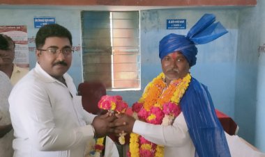 अक्कलकोट तालुक्यातील हालचिंचोली गावाच्या तंटामुक्त अध्यक्षपदी संजय मणुरे यांची बिनविरोध निवड.