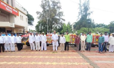माजी आ. तथा चेअरमन श्री प्रशांत परिचारक यांच्या हस्ते 3 ट्रॅक्टरची पूजा 