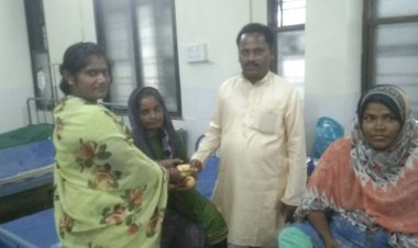 बॅरिस्टर राजाभाऊ खोबरागडे जयंतीनिमित्त पंढरपूर येथे रुग्णांना फळे वाटप*