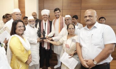 शासकीय महापूजेसाठी उपमुख्यमंत्री देवेंद्र फडणवीस यांना मंदिर समितीकडून निमंत्रण