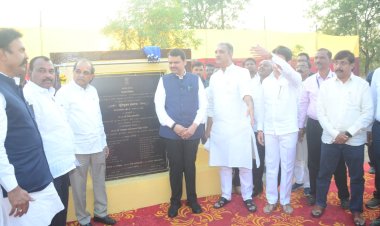 उपमुख्यमंत्री देवेंद्र फडणवीस यांच्या हस्ते  कोर्टी ते वाखरी रस्त्याचे भूमिपूजन