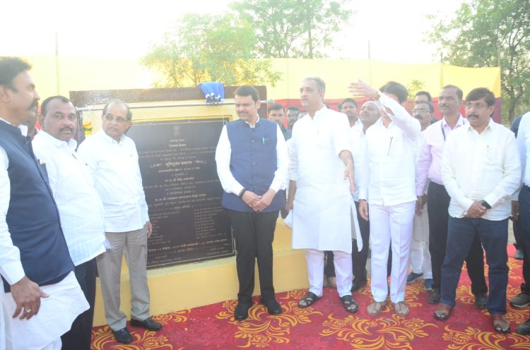 उपमुख्यमंत्री देवेंद्र फडणवीस यांच्या हस्ते  कोर्टी ते वाखरी रस्त्याचे भूमिपूजन