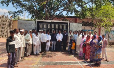 डोंगरगाव येथे महाराष्ट्र दिनी मध्यान्ह भोजनाचा शुभारंभ