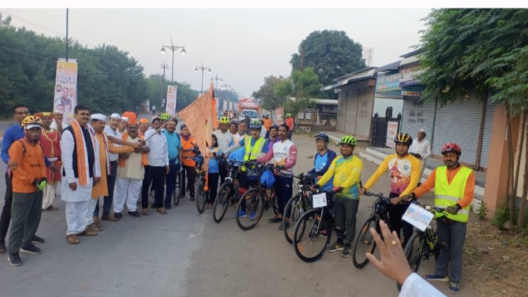 विठ्ठल नामाच्या जयघोषात  पंढरपूर ते घुमान रथ व सायकल यात्रेस प्रारंभ