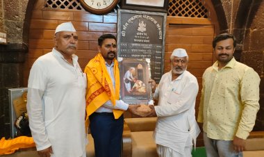 मुख्याधिकारी डॉ. प्रशांत जाधव यांनी घेतली श्री संत ज्ञानेश्वर व तुकाराम महाराज पालखी सोहळा प्रमुखांची भेट