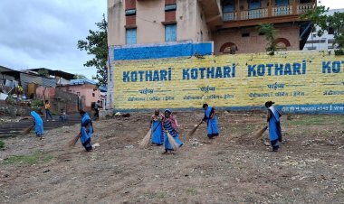 पंढरपूर नगर परिषदेच्या वतीने चंद्रभागा वाळवंटात विशेष स्वच्छता मोहीम