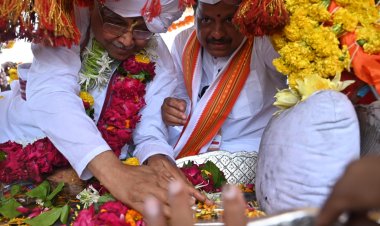 हरी नामाच्या गजरात संतश्रेष्ठ श्री ज्ञानेश्वर माऊलींच्या पालखीचे