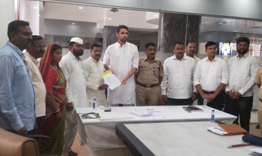 जिल्हाधिकारी कुमार आशीर्वाद यांच्या शिष्टाईमुळे धनगर समाजाचे आंदोलन स्थगित