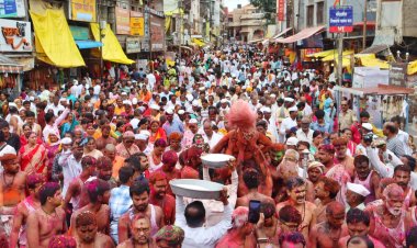 गुलाल बुक्क्याची उधळण करीत महाद्वार काला उत्साहात साजरा