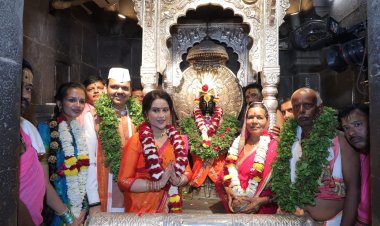 *बा विठ्ठला... बळीराजाला सुखी व समाधानी ठेव, राज्यावरील संकटे दूर कर,