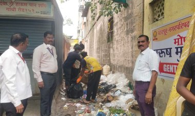 आषाढी यात्रा गर्दी कमी होतात कचरा उचलण्यास सुरुवात .मुख्याधिकारी महेश रोकडे