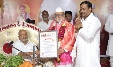 सहअध्यक्ष गहिनीनाथ महाराज औसेकर गहिनीनाथ महाराज औसेकर यांना जीवन गौरव पुरस्कार.