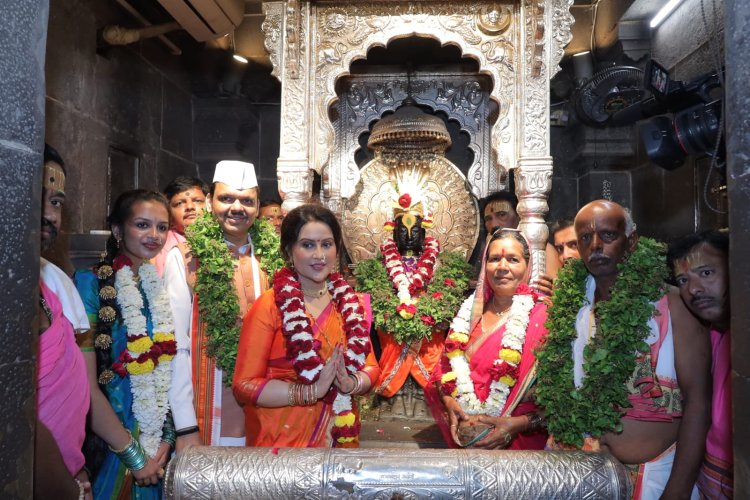 *बा विठ्ठला... बळीराजाला सुखी व समाधानी ठेव, राज्यावरील संकटे दूर कर,