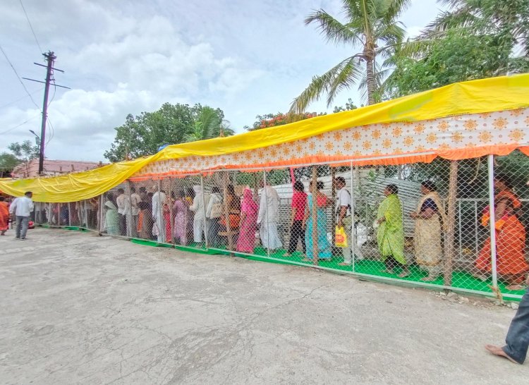 दर्शनरांगेतील भाविकास कंत्राटी कर्मचा-यांकडून मारहाण” या मथळयाखाली पुढे काय पहा,